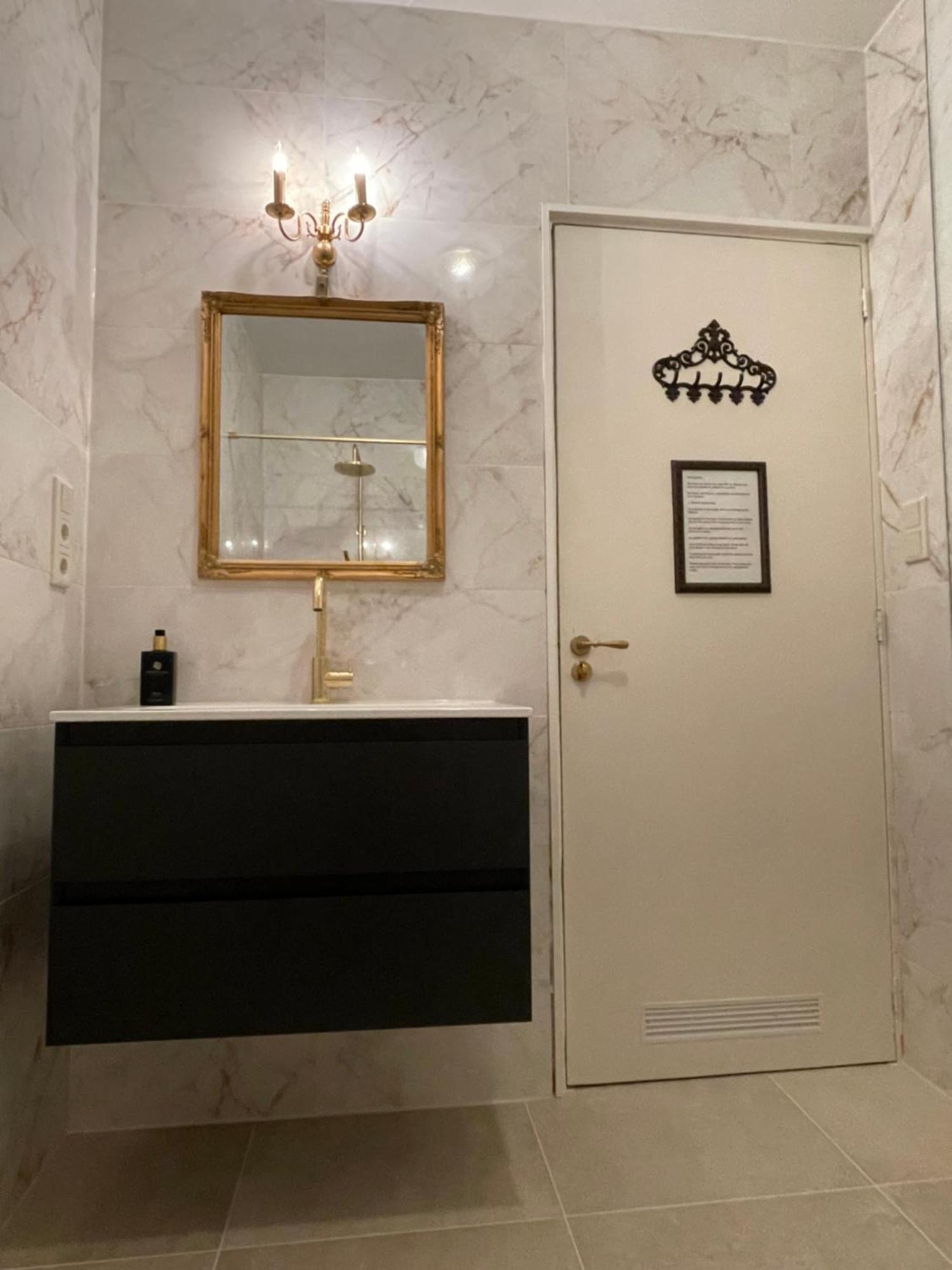 Bed & Breakfast Comfortable Stylish In Centre Of -